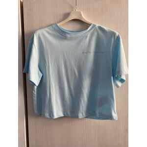 GUESS BABYBLUE TSHIRT ROUND NECK (WORLD IN THE BACK)