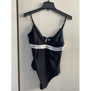 GUESS BODY BLACK HORIZONTAL WHITE LINE