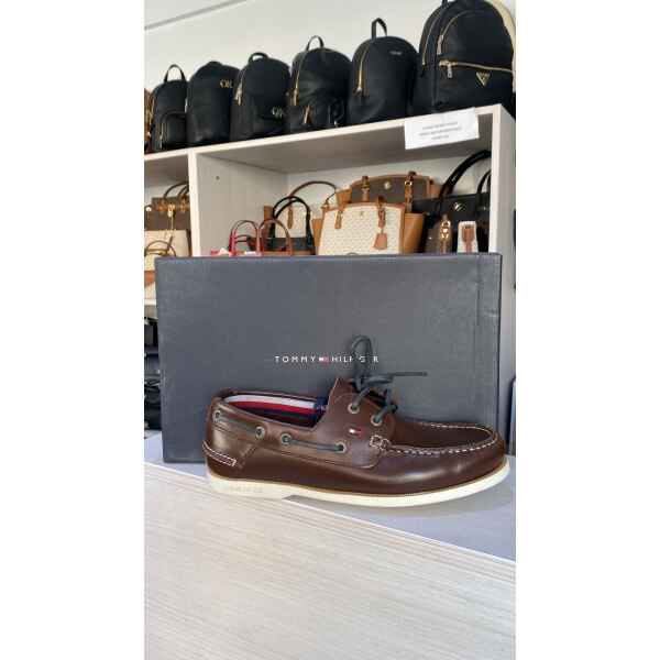 TH CLASSIC LEATHER BOAT SHOE COCOA