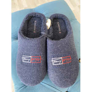 TH BED SLIPPERS DARK BLUE RED/WHITE RECTANGLE LOGO