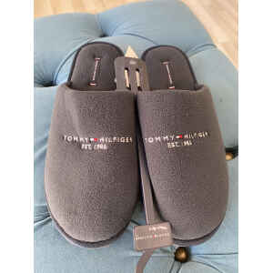 TH BED SLIPPERS DARK BLUE TOMMY LETTERS EST.1985