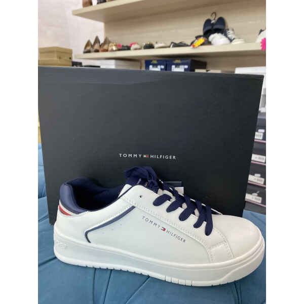 TH TRAINERS WHITE TEENS BLUE LACES  RED LINE BACK