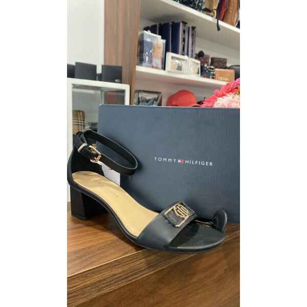 TH HARDWARE MID HEEL SANDAL BLACK
