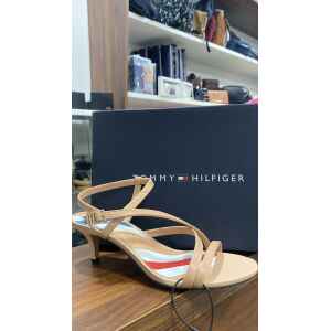 TH FEMINIE STRAPPY HEEL SANDAL SANDRIFT