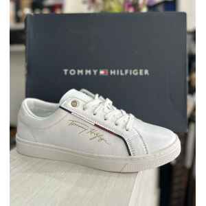 TH SIGNATURE SNEAKER