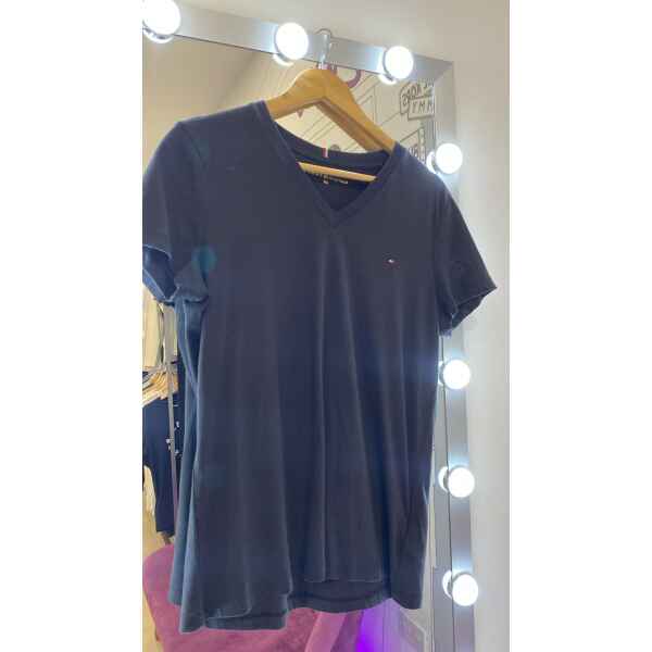 TH BASIC V NECK BLACK SMALL LOGO