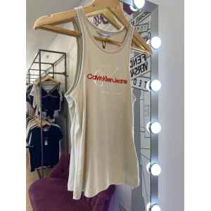 CK NO SLEEVE TOP CREAM/ORANGE LOGO
