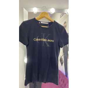 CK GLOSSY SLIM TSHIRT BLACK/FEAR LOGO
