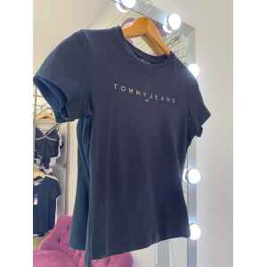 TOMMY JEANS BLACK TSHIRT GOLD LETTERS TAG '1985 N.Y'