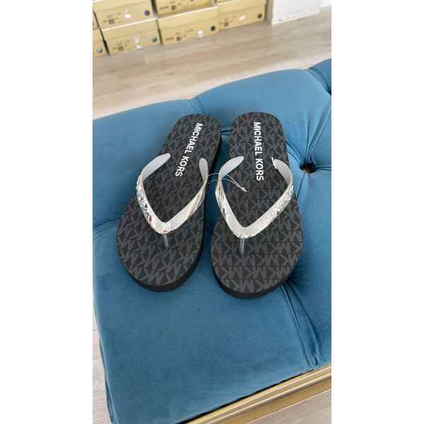 MK BLACK FLIP FLOPS SILVER DETAIL
