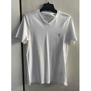 GUESS WHITE TSHIRT V NECK RED LOGO