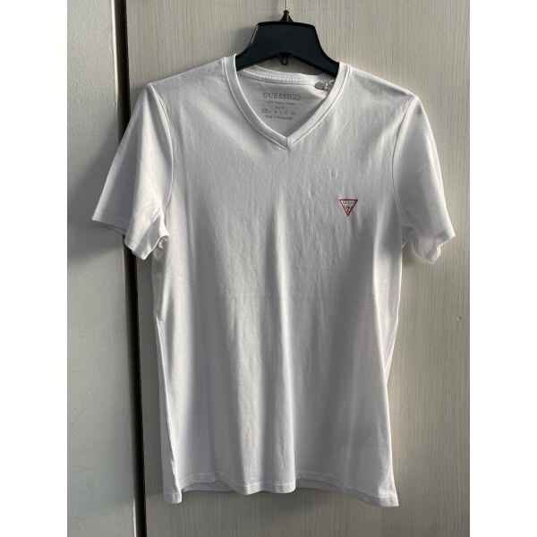 GUESS WHITE TSHIRT V NECK RED LOGO