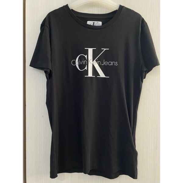 CK BLACK TSHIRT WHITE LARGE LOGO