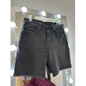 TH DARK GREY DENIM SHORT BROOKLYN