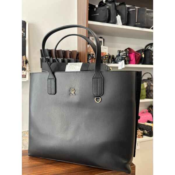 TH ICONIC TOMMY SATCHEL BLACK