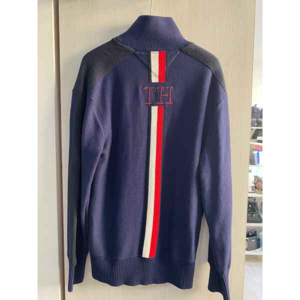 TH MEN TOP POLO NECK ZIP BLUE BACK DETAIL - Image 2