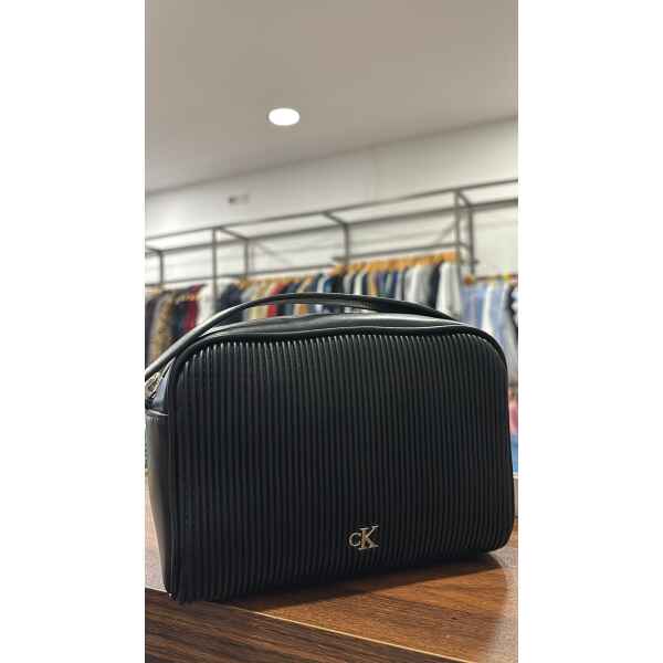 CK RIB CAMERA BAG18 PU BLACK