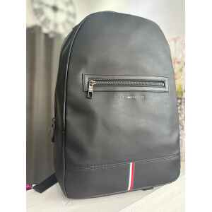 TH CORPORATE BACKPACK BLACK VETICAL LINES DOWN