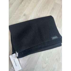 CK CLASSIC COTTON SCARF SMALL LOGO CORNER BLACK