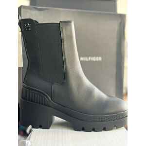 TH LEATHER MID HEEL BOOT BLACK