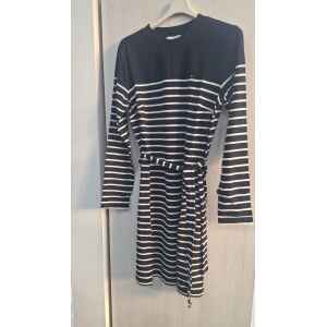 TH LONG DRESS NAVY HORIZONTAL WHITE LINES