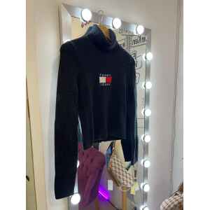 TH TURTLENECK BLACK SWEATER