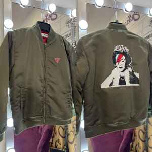 GUESS JACKET MILITAR GREEN BACK DETAIL