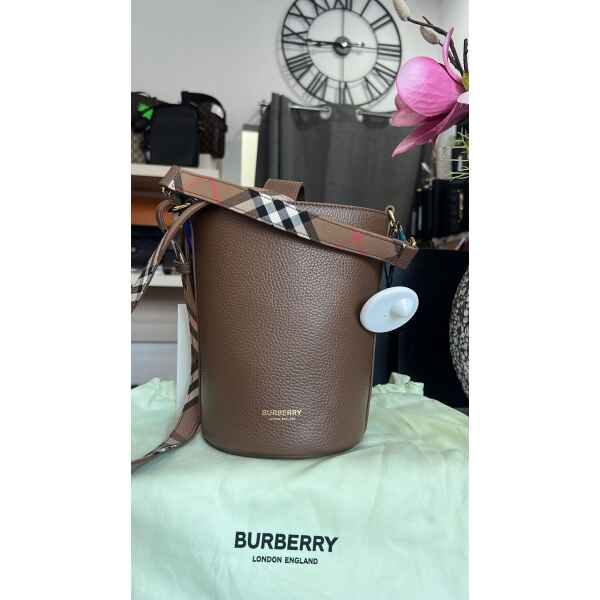 BURBERRY SM BUCKET EARTH COLOUR