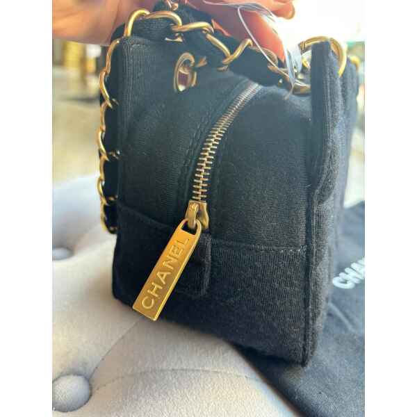 CHANEL CHOCOLATE BAR QUILTED CHAIN SHOULDER BAG - Image 6