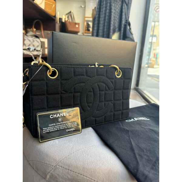 CHANEL CHOCOLATE BAR QUILTED CHAIN SHOULDER BAG