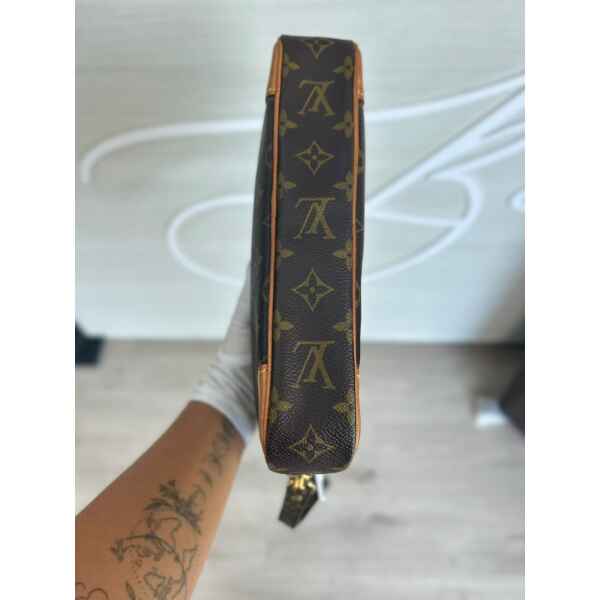 LOUIS VUITTON CLUTCH - Image 4