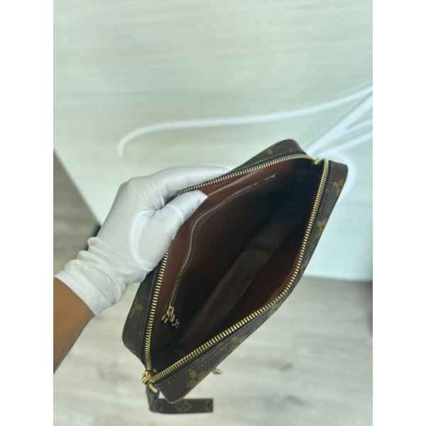 LOUIS VUITTON CLUTCH - Image 5