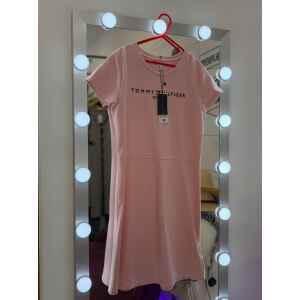 TH PINK DRESS LOGO FLAG