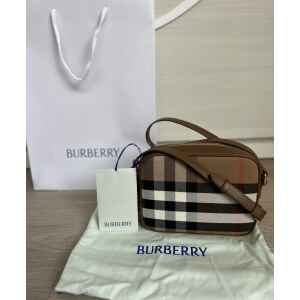BURBERRY SM CAMERA EARTH