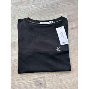 CK BLACK SMALL 'CK' ON THE SIDE T-SHIRT