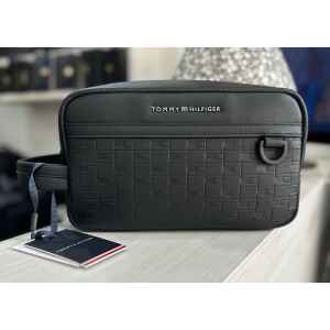 TH MODERN WASHBAG BLACK