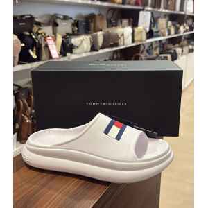 TH FLAG LOGO SLIDERS WHITE