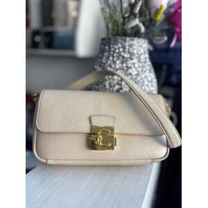 COCCINELLE HAND GRAIN SANDSHELL