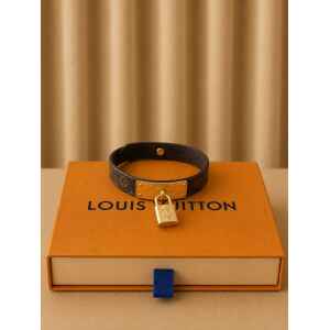 PRE-OWNED LOUIS VUITTON BRACELET LOCK