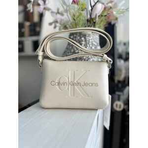 CK CAMERA POUCH 21 MONO EGGSHELL