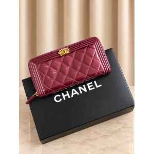 PRE-OWNED CHANEL BOY PATENT LEATHER ROUND FASTNER WALLET